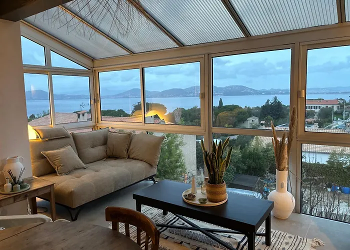 Vue Sur La Presqu'ile De Giens